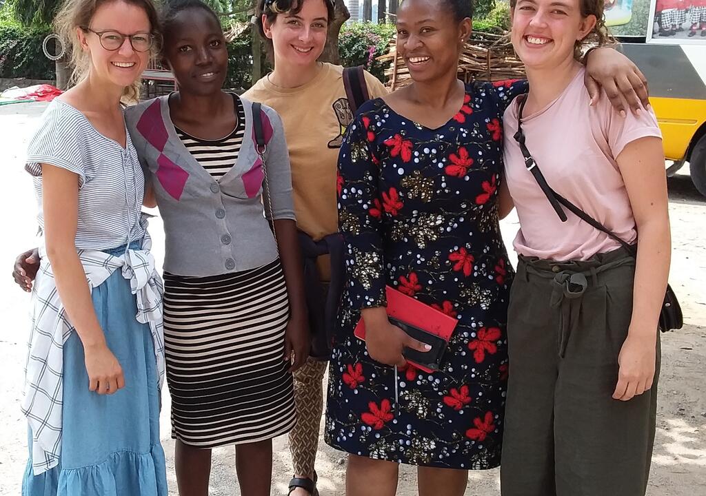 Group photo with volunteers.